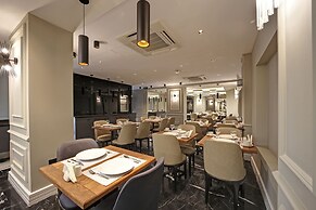 Dora Pera Hotel