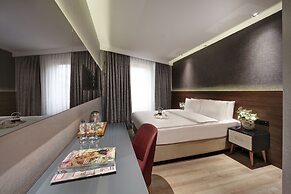 Dora Pera Hotel