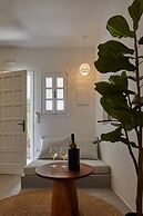 Nuvia Suites