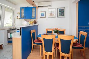 Comfortable and Fully Furbished apt in Center