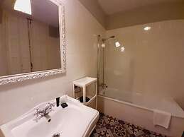 Hostal Lumine Suites by gaiarooms