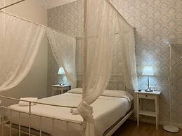 Hostal Lumine Suites by gaiarooms