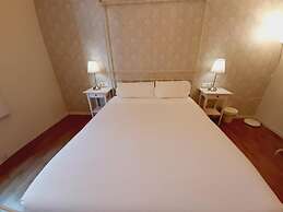 Hostal Lumine Suites by gaiarooms