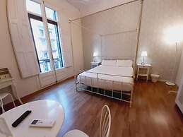 Hostal Lumine Suites by gaiarooms
