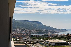 A2 - Modern apt With the Terrace & sea View