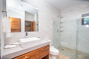 West Bay Breeze 3 Bedroom Home by RedAwning