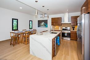 West Bay Breeze 3 Bedroom Home by RedAwning