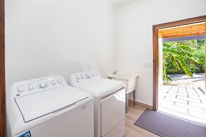 West Bay Breeze 3 Bedroom Home by RedAwning