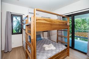 West Bay Breeze 3 Bedroom Home by RedAwning