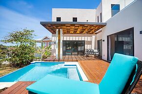 West Bay Breeze 3 Bedroom Home by RedAwning