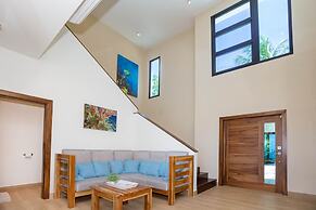 West Bay Breeze 3 Bedroom Home by RedAwning