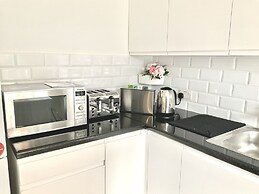 BookedUK - Large Cosy Cottage
