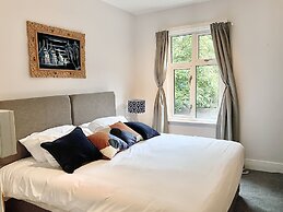 BookedUK - Large Cosy Cottage