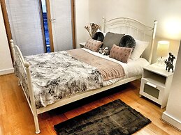 Elegant Apartment in The Wharf