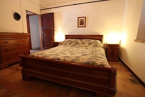 Ostra Villa - Sleeps 8 - Pool - Garden - Parking