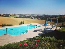 Ostra Villa - Sleeps 8 - Pool - Garden - Parking