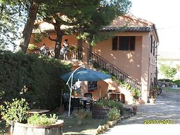 Ostra Villa - Sleeps 8 - Pool - Garden - Parking