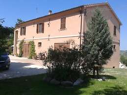 Ostra Villa - Sleeps 8 - Pool - Garden - Parking