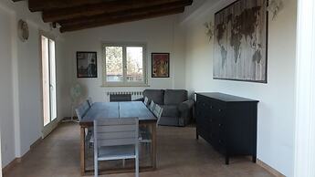 Ostra Villa - Sleeps 8 - Pool - Garden - Parking