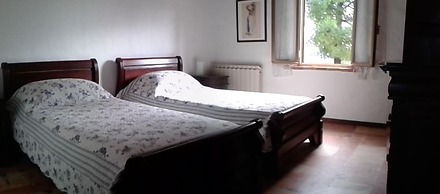 Ostra Villa - Sleeps 8 - Pool - Garden - Parking
