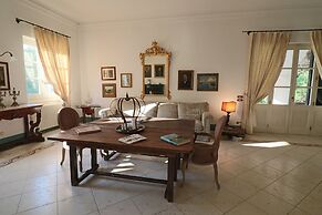 Executive Suite - Calais