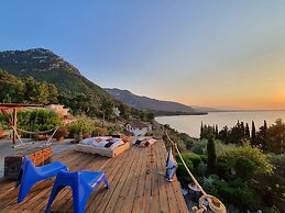 Magical View Studios Asproneri, Kamena Vourla