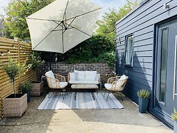 Stunning 2-bed Self Contained Oasis in Eastbourne