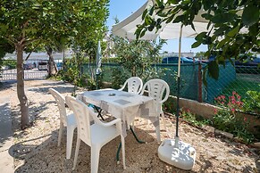A 1 - apt Near Beach With Patio, Parking and Grill