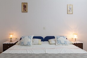 A 1 - apt Near Beach With Patio, Parking and Grill