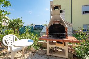 A 1 - apt Near Beach With Patio, Parking and Grill