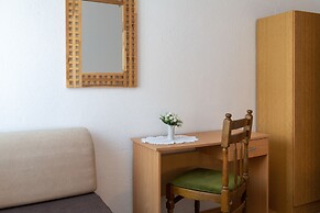 A 1 - apt Near Beach With Patio, Parking and Grill