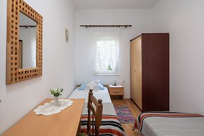 A 1 - apt Near Beach With Patio, Parking and Grill