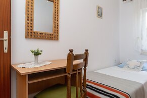 A 1 - apt Near Beach With Patio, Parking and Grill