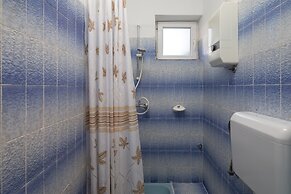 A 1 - apt Near Beach With Patio, Parking and Grill