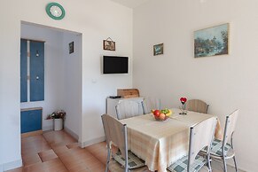 A2 apt Near Beach w Patio, Parking and Grill