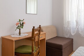 A2 apt Near Beach w Patio, Parking and Grill