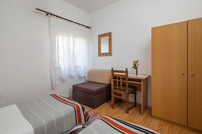 A2 apt Near Beach w Patio, Parking and Grill