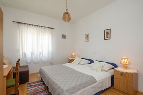 A2 apt Near Beach w Patio, Parking and Grill