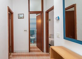 A2 apt Near Beach w Patio, Parking and Grill
