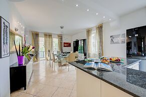Silvy Apt Salo Charming & Near Center