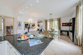 Silvy Apt Salo Charming & Near Center