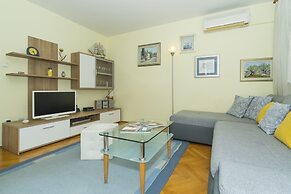 Apt. Near Center With Balcony With the sea View