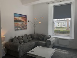 Ayr Cozy Corner Apartment