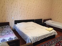 Azhdahak Guesthouse