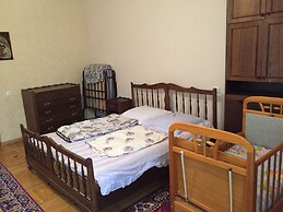 Azhdahak Guesthouse