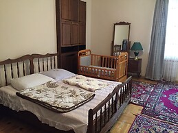 Azhdahak Guesthouse