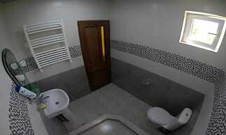 Azhdahak Guesthouse
