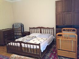 Azhdahak Guesthouse