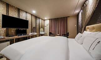 URBAN HOTEL & GOLF