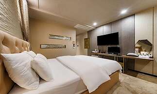 URBAN HOTEL & GOLF